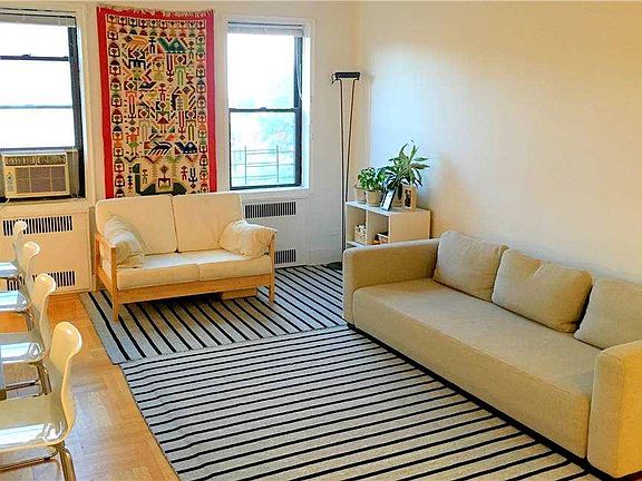 3rd image of 135 Hawthorne St APT 6H