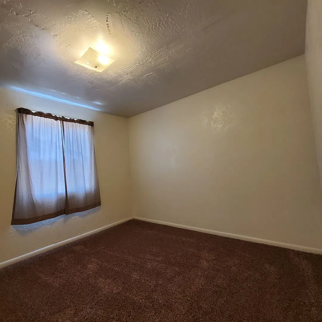 Cozy 2 Bed, 1 Bath Home close to Burkhart park!! — Photo 3
