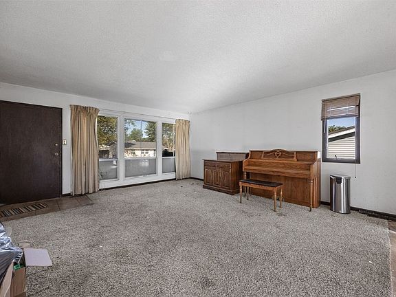 4th image of 605 Meadowdale Dr NW