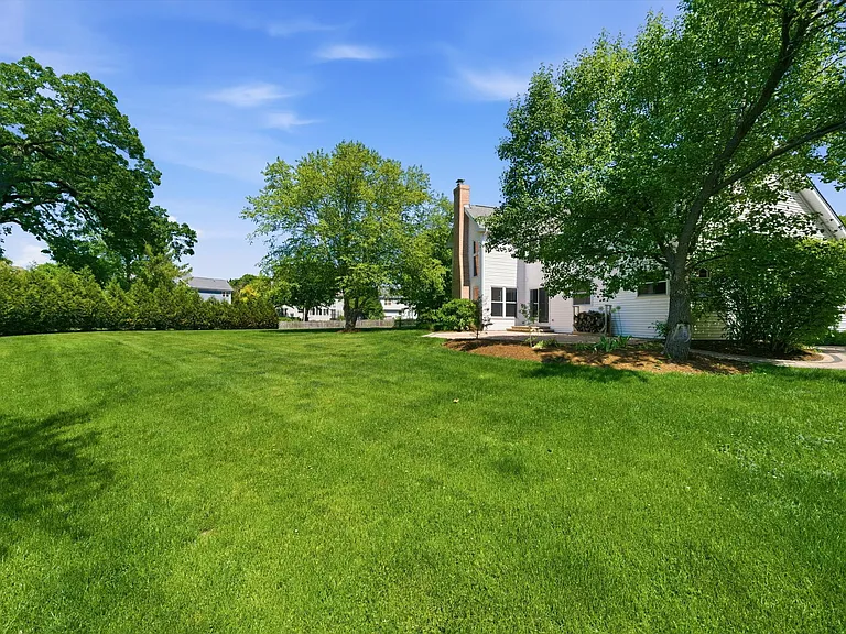 854 Deep Woods Ct — Photo 44