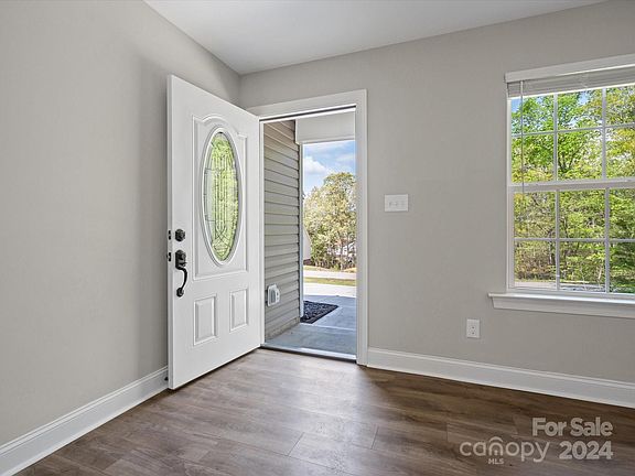 5th image of 1211 Belmont Circle Dr