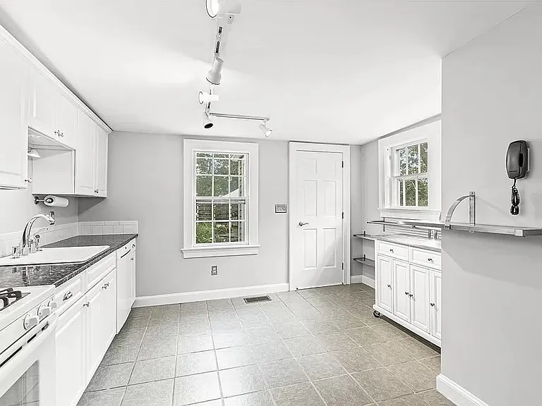 14 Schouler Ct #14 — Photo 3