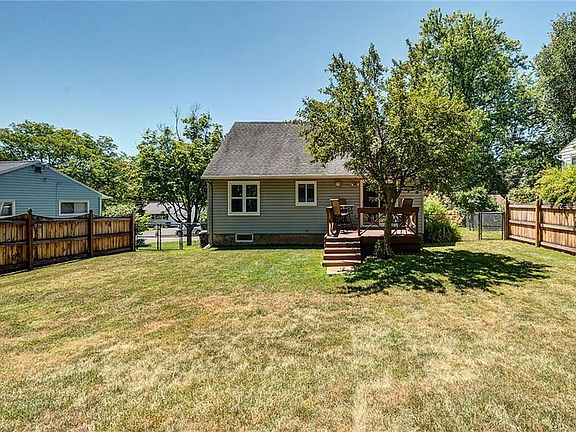 3rd image of 104 Trent Ln