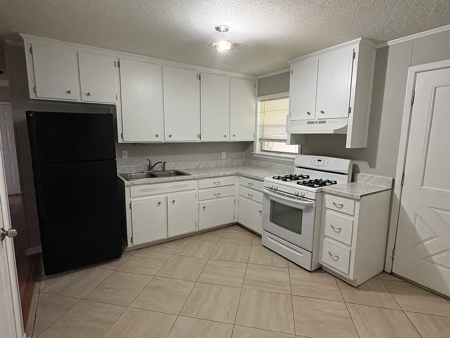233 Dyas Drive — Photo 2