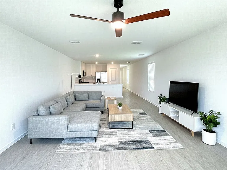 3185 Campeiro Ave — Photo 12