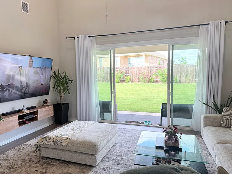 Living Room (with big sliding doors)