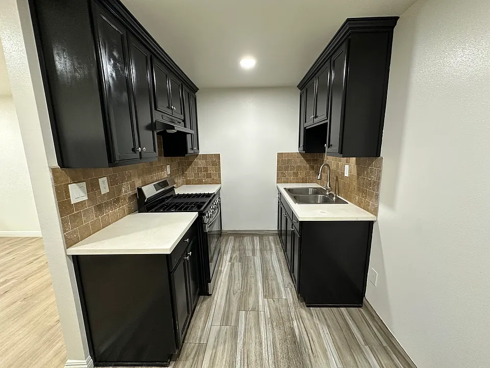 1327 W Stoneridge Ct #3