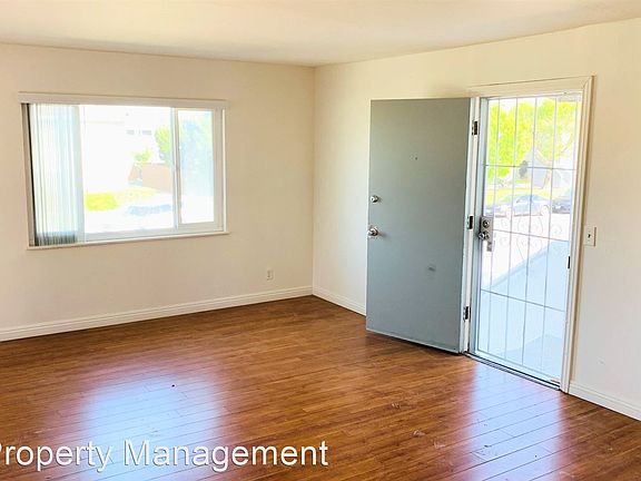 3rd image of 2867 Hickory Pl #11019662