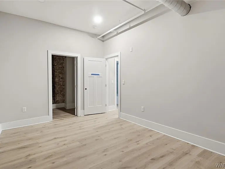 136 Seneca St — Photo 34