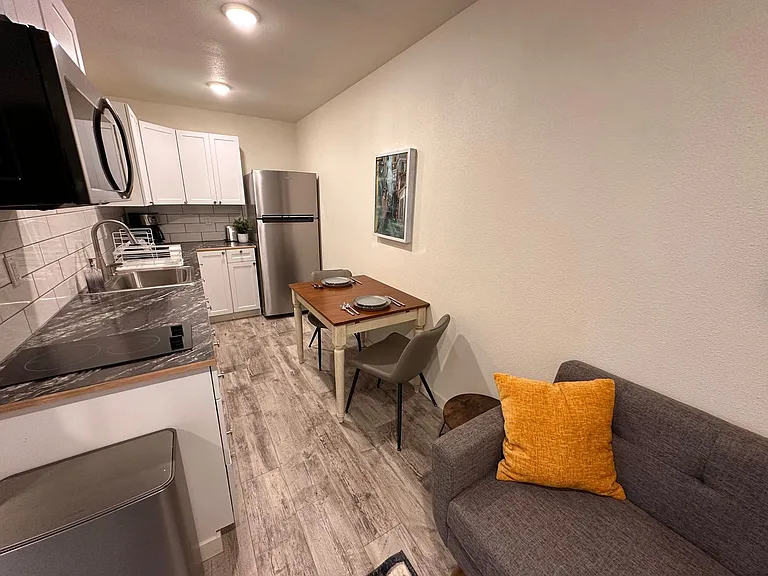 Easy Street Townhomes — Photo 19