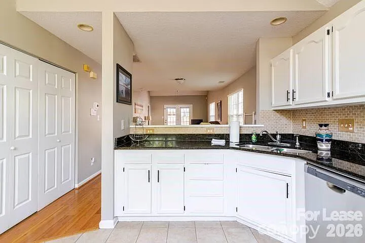 8263 Southgate Commons Dr — Photo 5