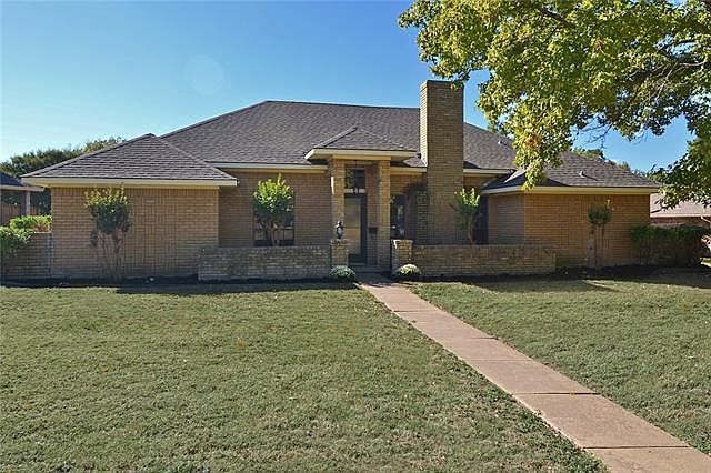 1st image of 905 Lake Meadows Dr