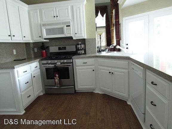 4th image of 1724 Parkway Dr