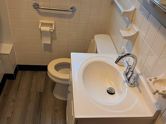 4th image of 101 Lutz Ct #101