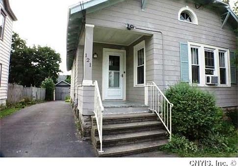 2nd image of 121 Worden Ave