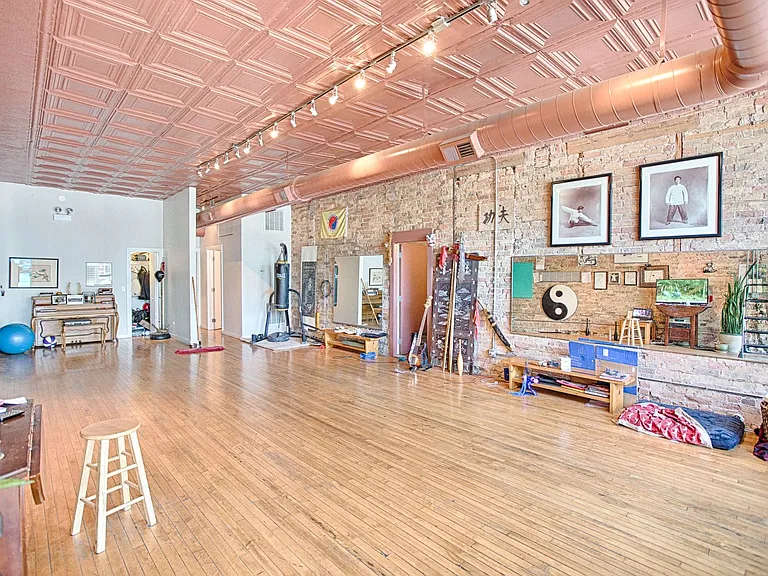 HUGE 1 Bedroom Apartment in Wicker Park — Photo 4