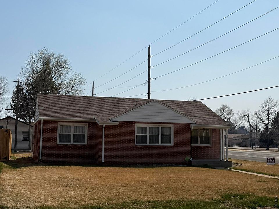 2nd image of 327 Magnolia Ln