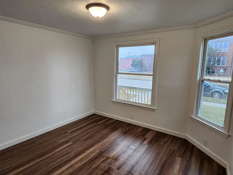 2320 Howe St — Photo 16