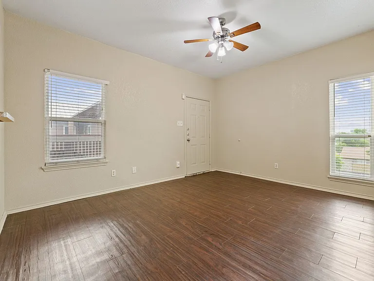 Stone Hill Apartments — Photo 38