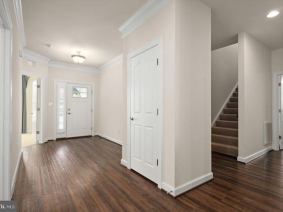 5th image of 36004 Huntington St