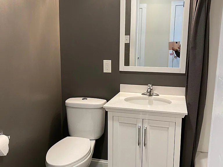 220 W 34th St — Photo 11