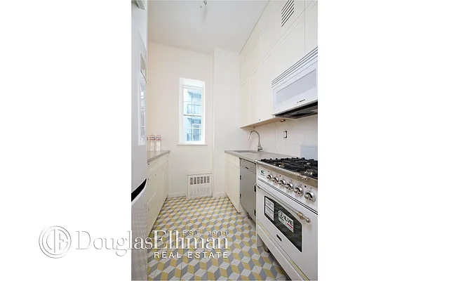 Rented by Douglas Elliman | media 14