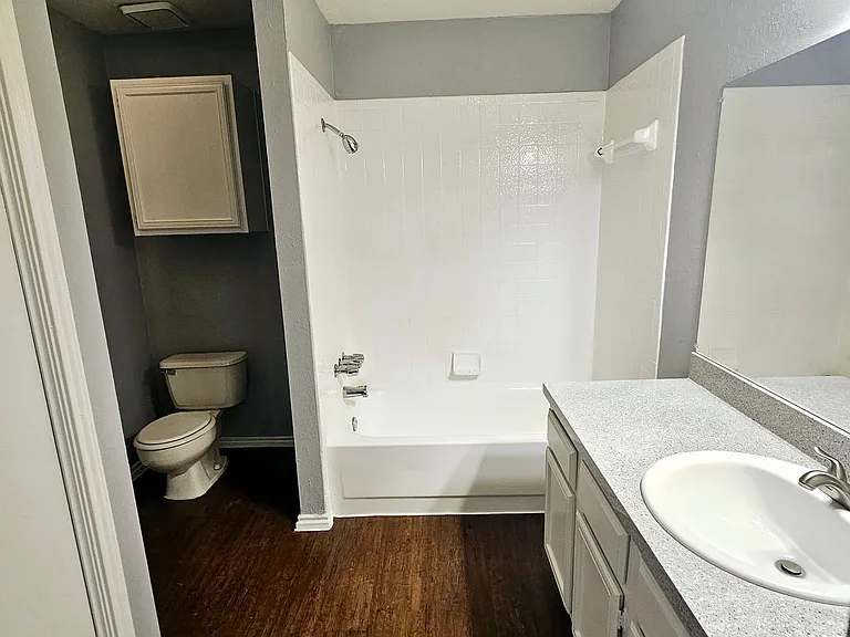 MOVE IN SPECIAL - $500.00 OFF 1ST MONTH'S RENT — Photo 7