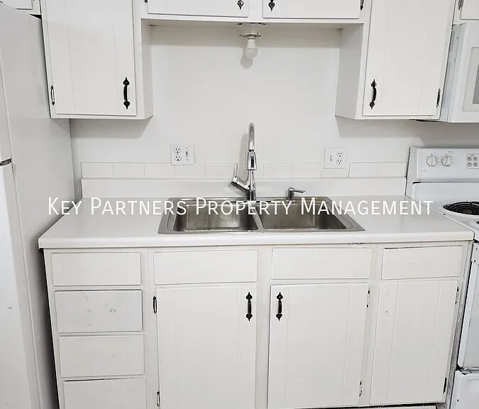 128 Warner Ave #4 — Photo 6