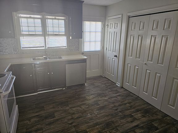 5th image of 427 Cambridge Ave E #F