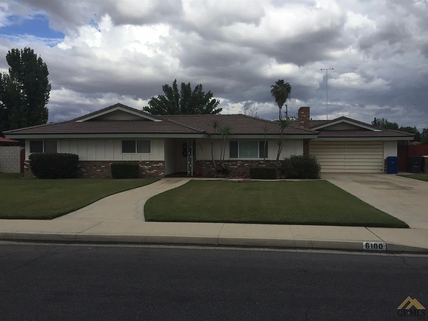 6100 Ashwood St photo 1