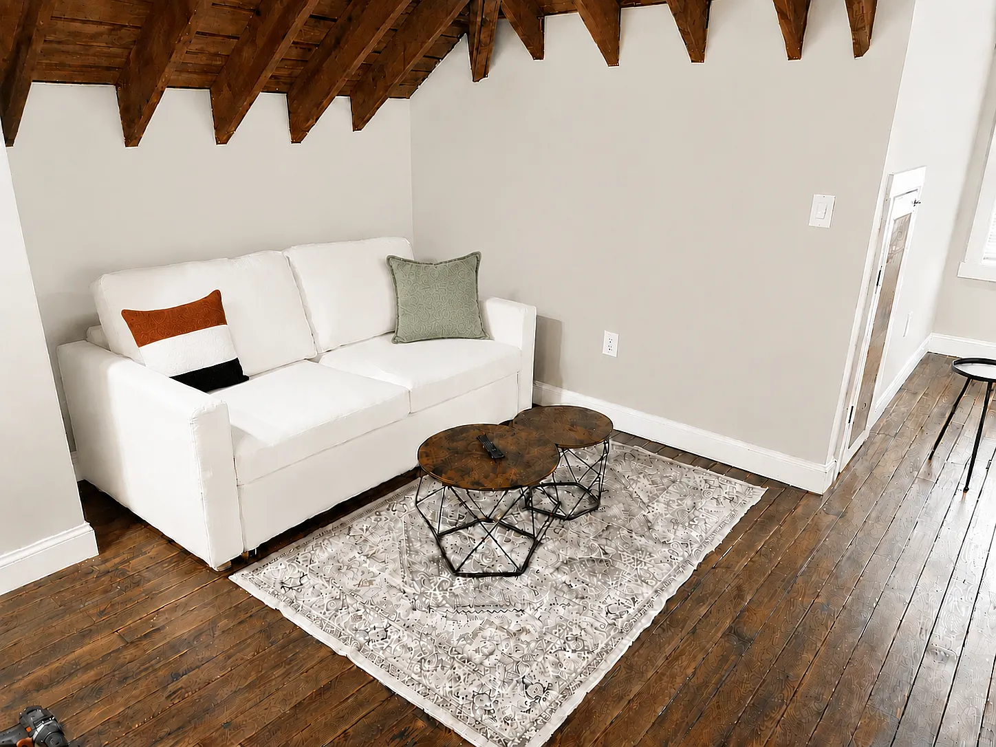 Newly Remodeled/Fully-Furnished 1 Bedroom Apt — Photo 4