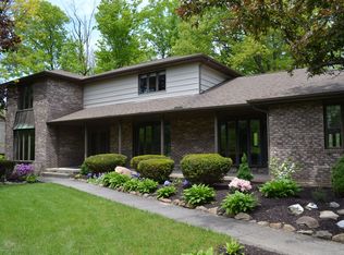 9594 Ledge Acres Rd, Macedonia, OH 44056