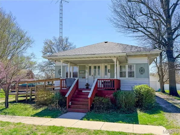 223 W Broadway St, Witt, IL 62094