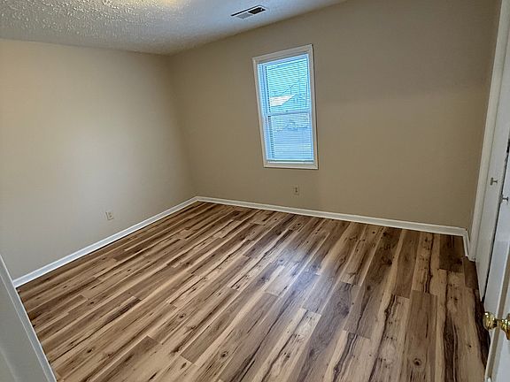 5th image of 719 Main St