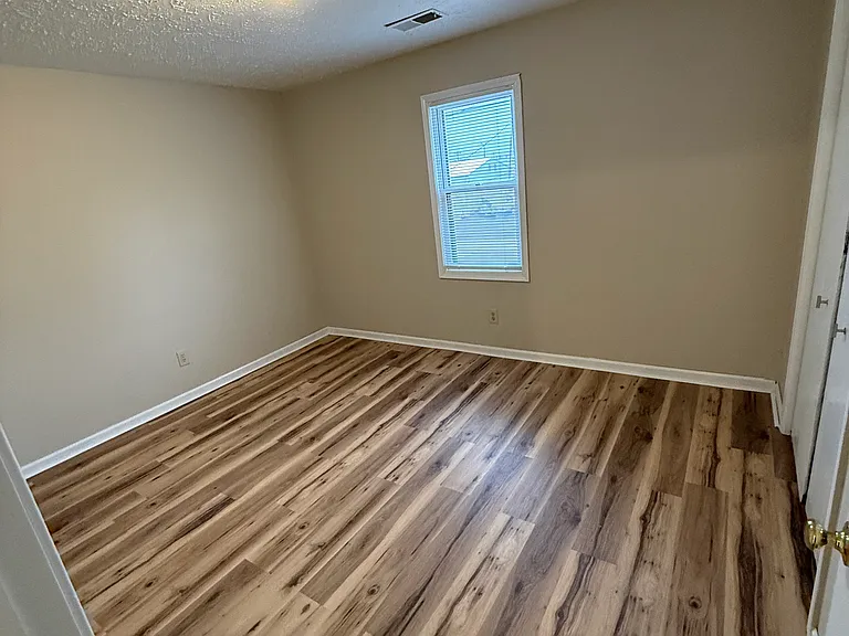 719 Main St — Photo 5