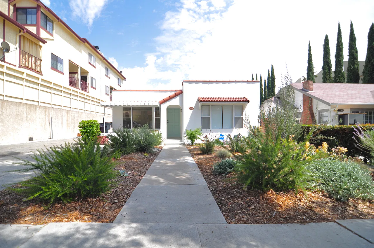 1 bed, 600 sqft, $2,400 — Photo 2