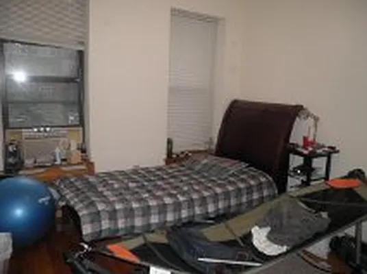 Rented by Sir Realty | media 42