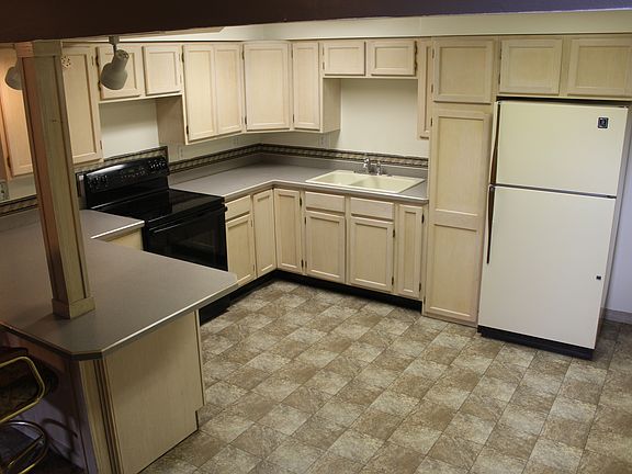 3rd image of 2421 S 8th St W