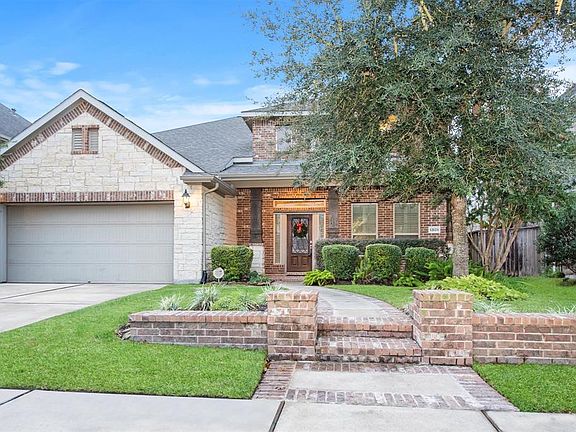 This stunning home is minutes from sports Fields, Pools, Lakes, walking trails, kids areas, splash pads, dog parks, and more!