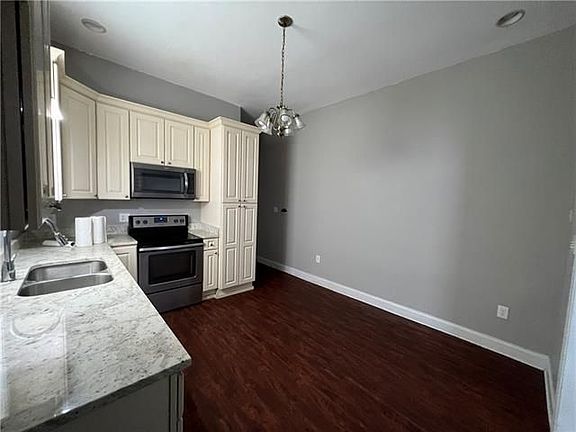 3rd image of 2622 Lavender St