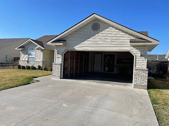 2nd image of 2549 Ironwood Ave