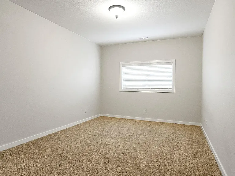 384 Market St NE — Photo 33