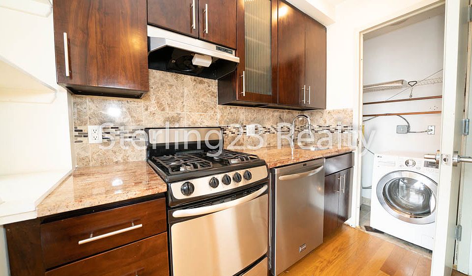 1st image of 2515 Crescent St APT 4B