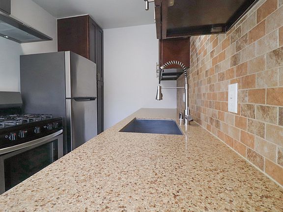 5th image of 4354 Overland Ave