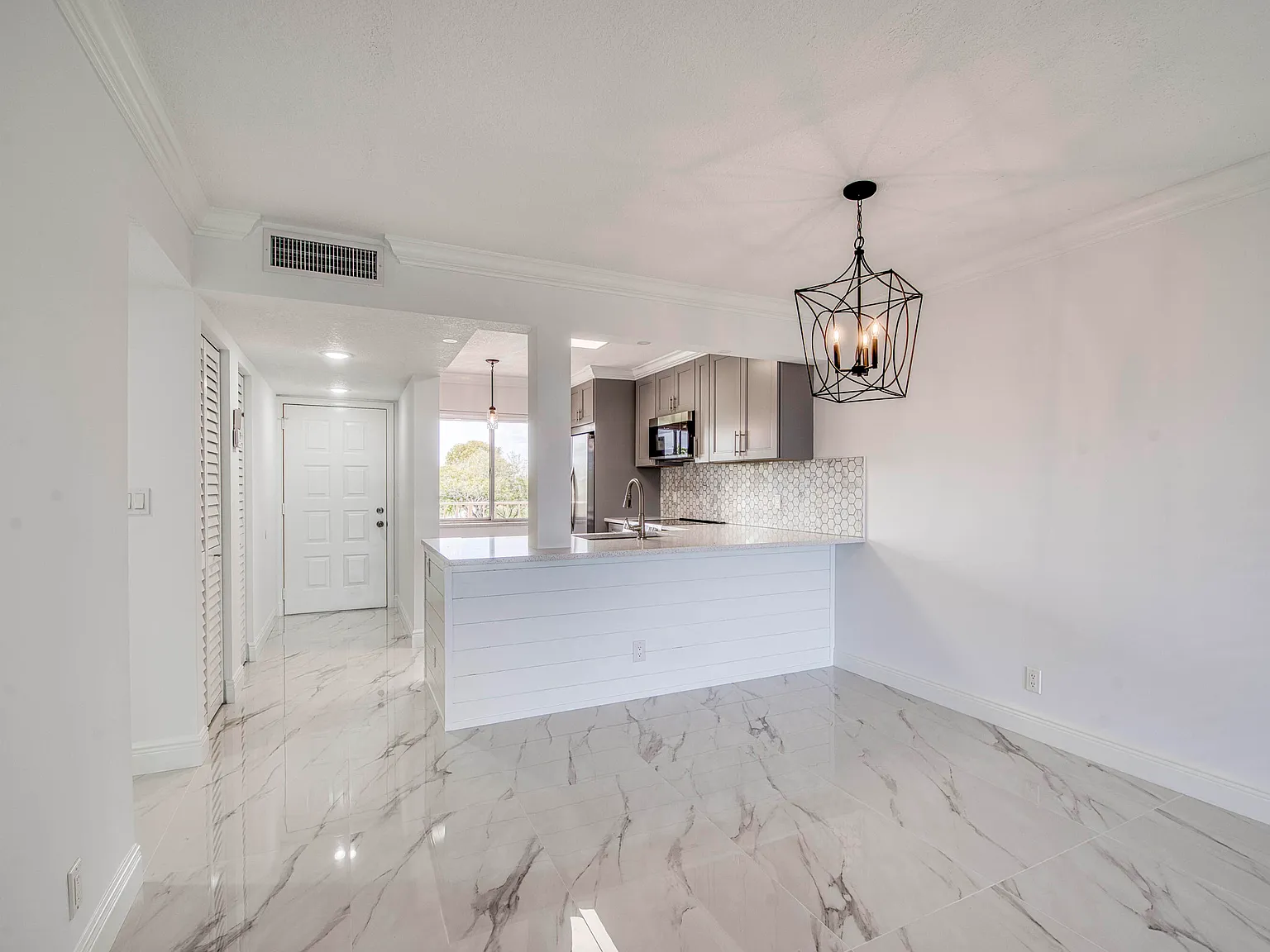 2 bed, 2.0 bath, 990 sqft, $2,450 — Photo 4