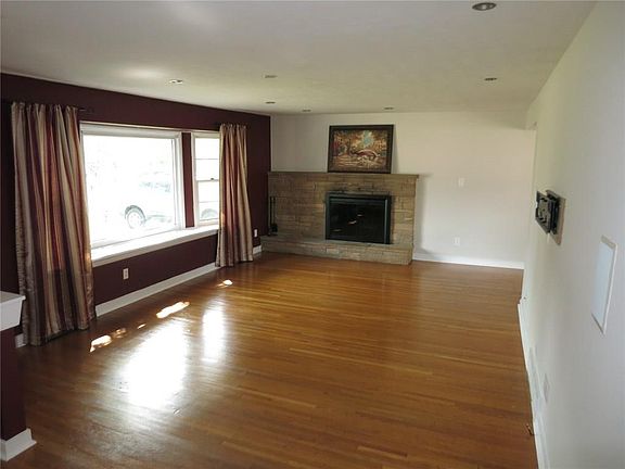 2nd image of 223 Hennepin Rd