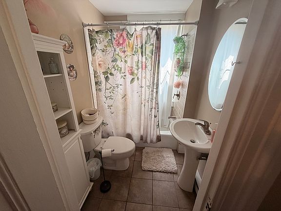 5th image of 327A Main St #327A