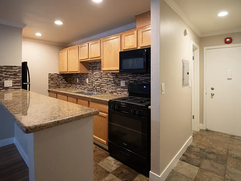 Sunset Ridge at La Crescenta — Photo 35