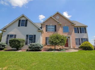 5035 Farmview Dr, Schnecksville, PA 18078