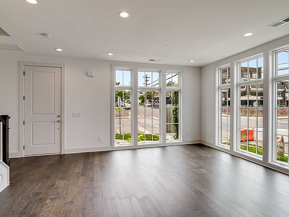 4th image of 1123 Villa Pl